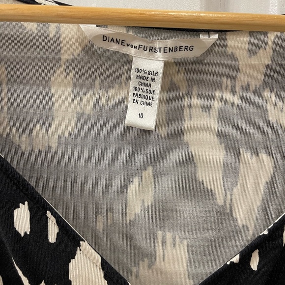 Diane von Furstenberg Dress 100% Silk Dress - Picture 2 of 3